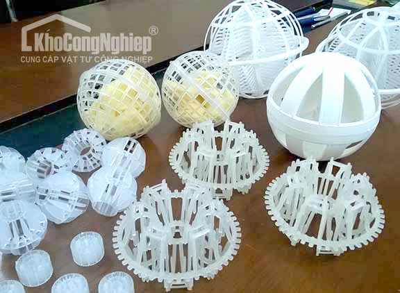 Vật liệu lọc vi sinh – So sánh PVC và HDPE: Ưu nhược diểm & Gợi Ý lựa chọn hiệu quả