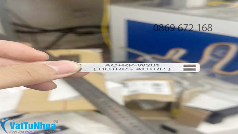 In-khắc laser thẻ tên, cap Inox, bảng tên giá rẻ lấy ngay.