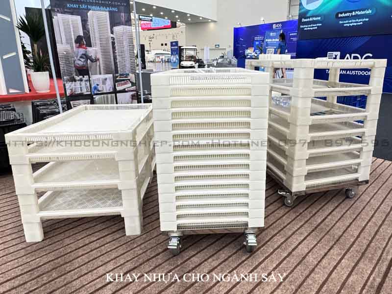 Khay sấy nhựa có chịu được nhiệt trong buồng sấy không?